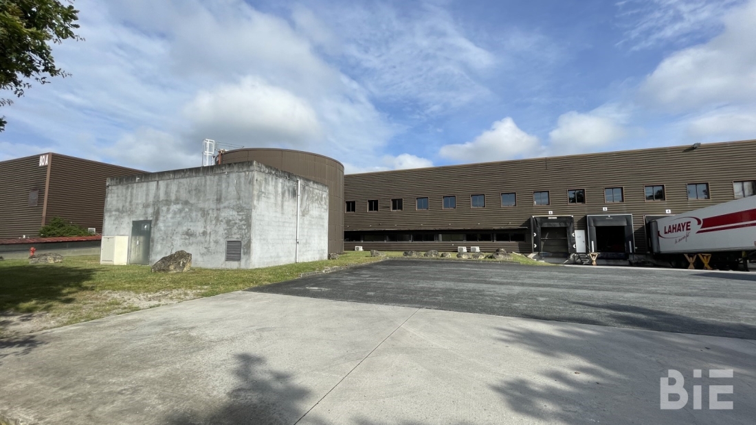 Photo 12 – Location entrepôts / activités	CANEJAN (33610)