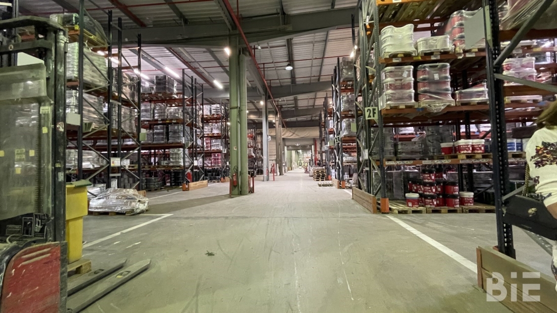 Photo 5 – Location entrepôts / activités	CANEJAN (33610)