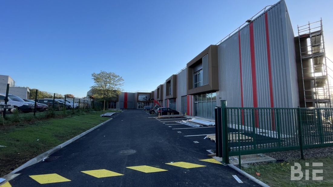 Photo 2 – Location entrepôts / activités	TRESSES (33370)