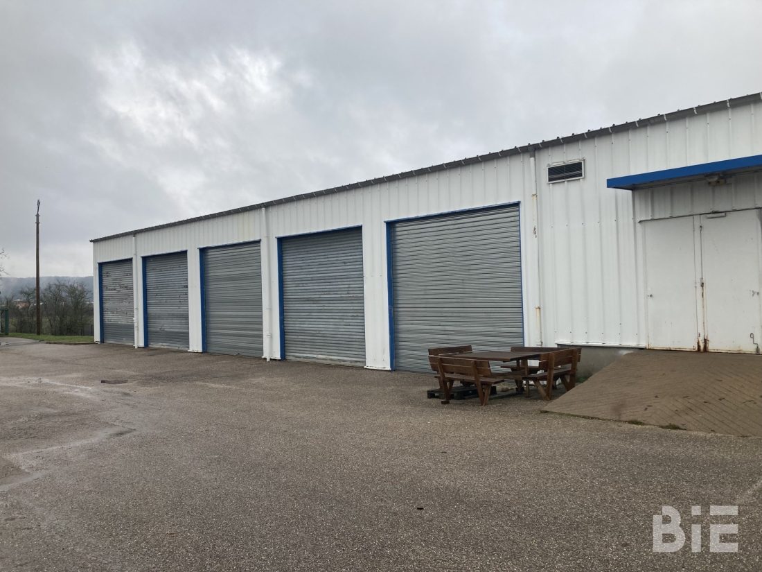 Photo 3 – Location entrepôts / activités	VITTEL (88800)