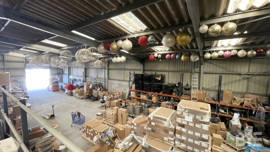 Photo 5 – Location entrepôts / activités	PESSAC (33600)