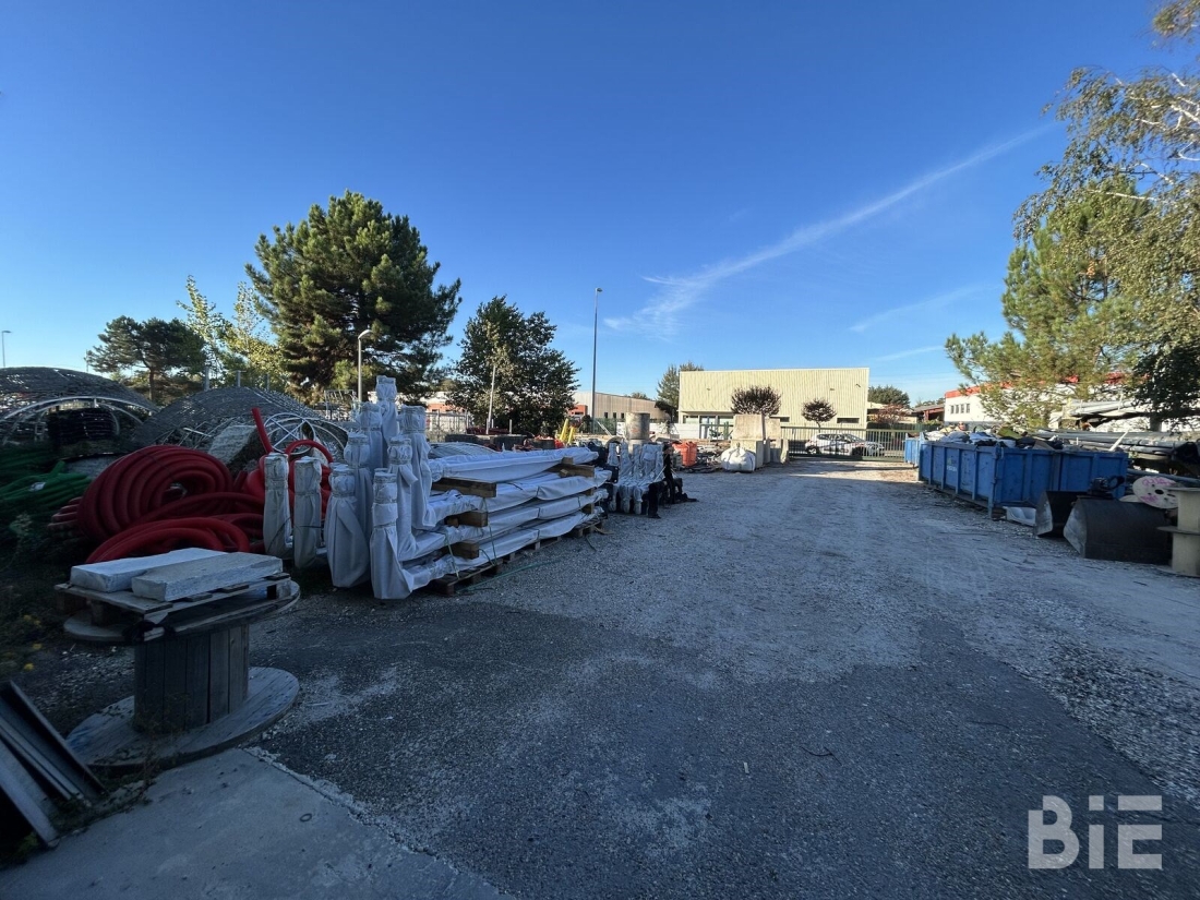 Photo 8 – Location entrepôts / activités	PESSAC (33600)