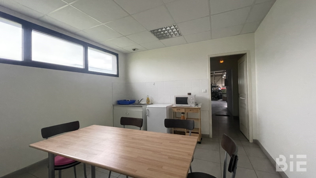 Photo 4 – Vente entrepôts / activités	SAINT MEDARD EN JALLES (33160)