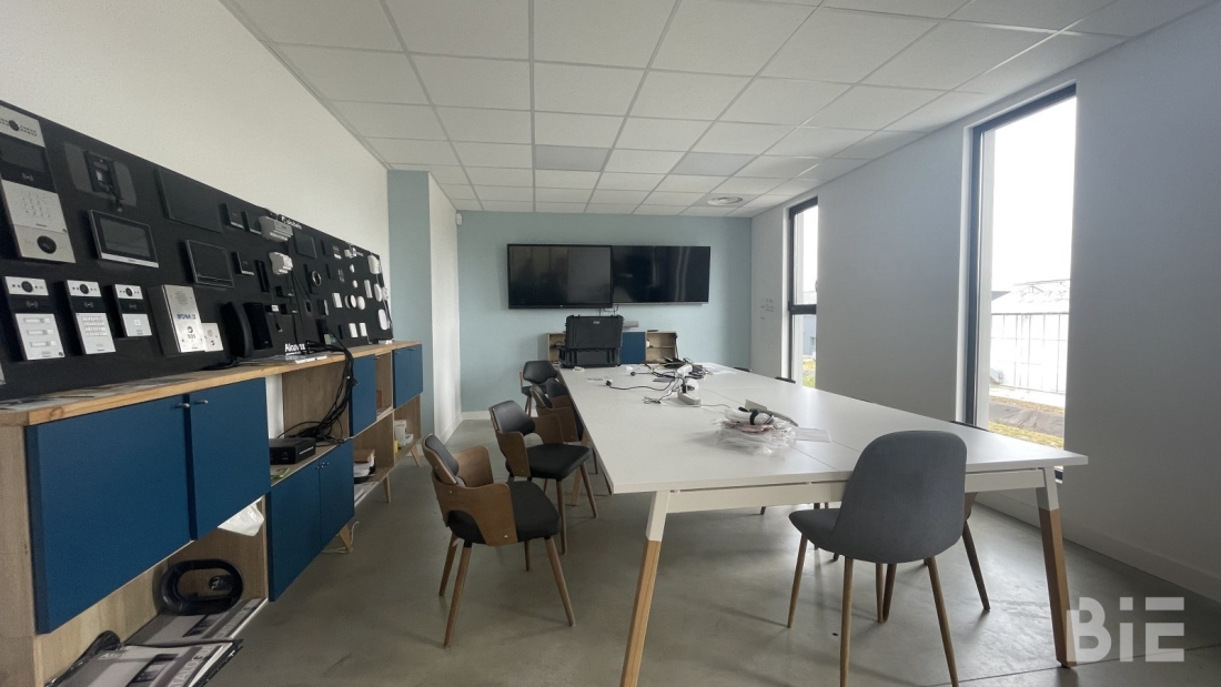 Photo 4 – Location entrepôts / activités	MARTILLAC (33650)