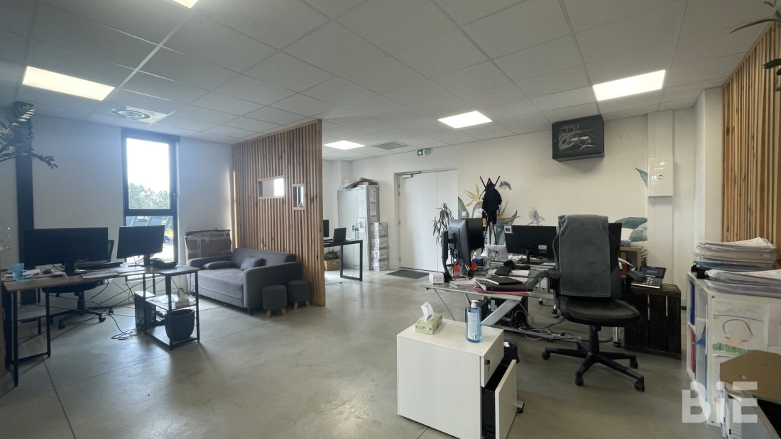 Photo 3 – Location entrepôts / activités	MARTILLAC (33650)