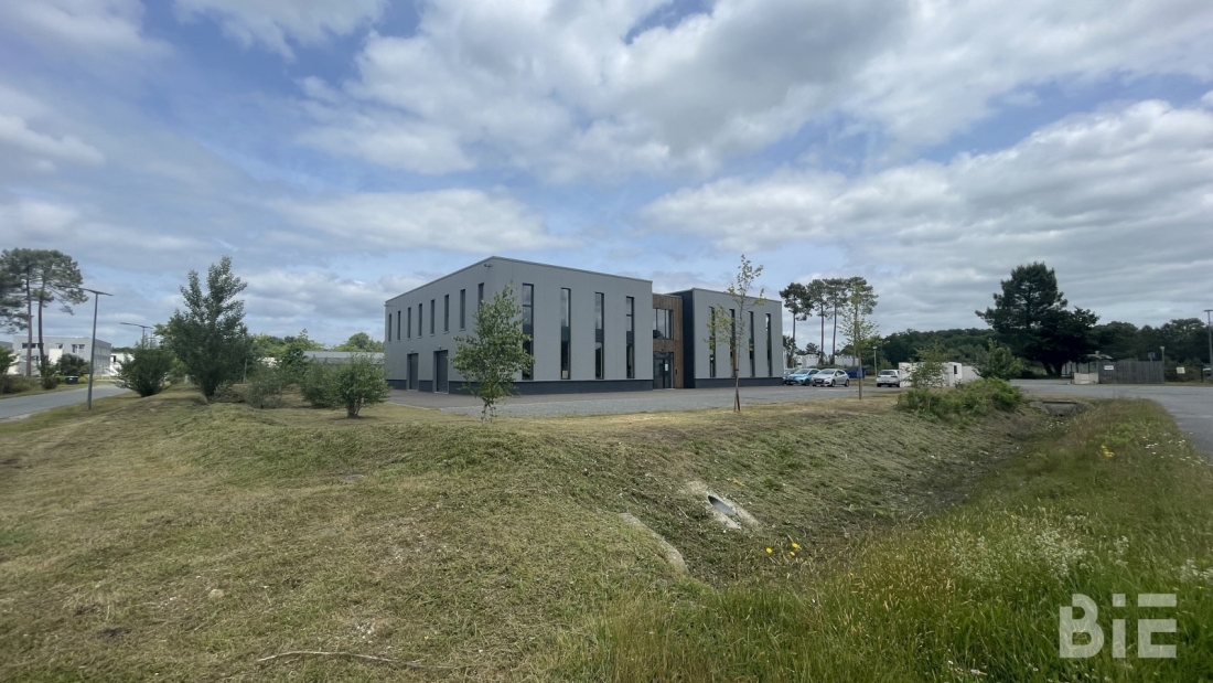 Photo 2 – Location entrepôts / activités	MARTILLAC (33650)