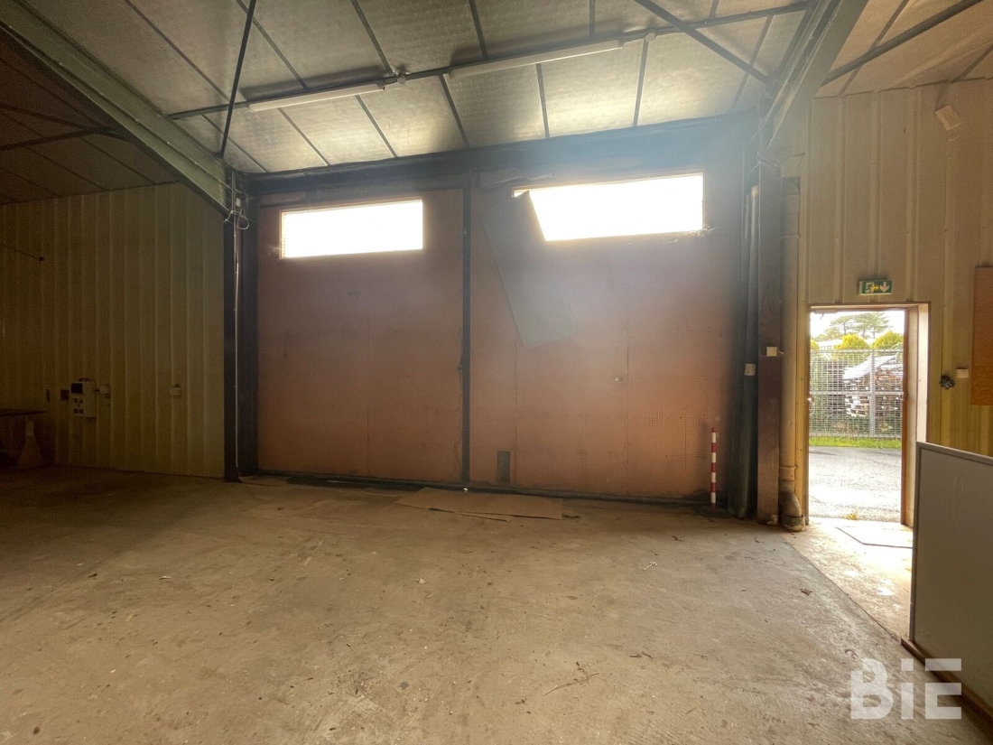 Photo 3 – Location entrepôts / activités	PESSAC (33600)