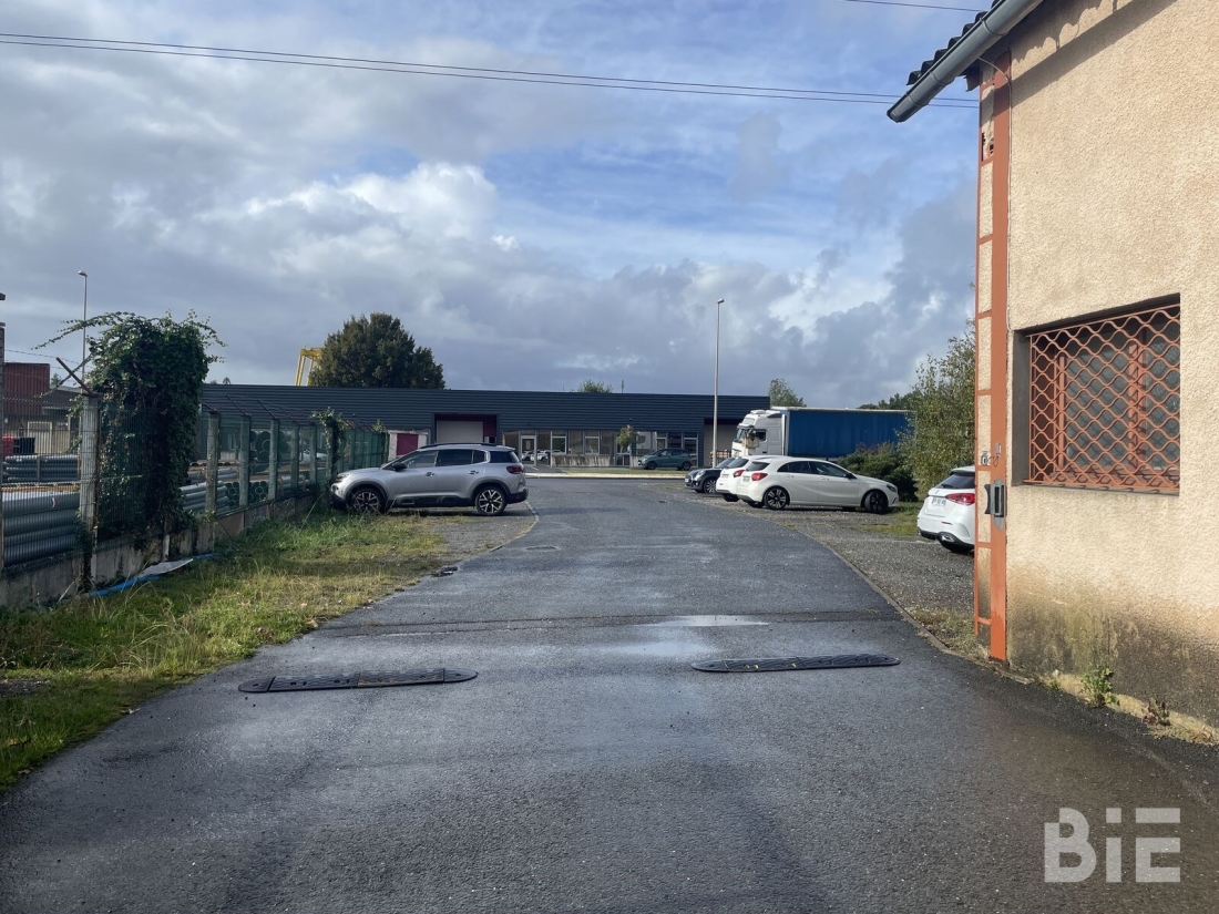Photo 7 – Location entrepôts / activités	PESSAC (33600)