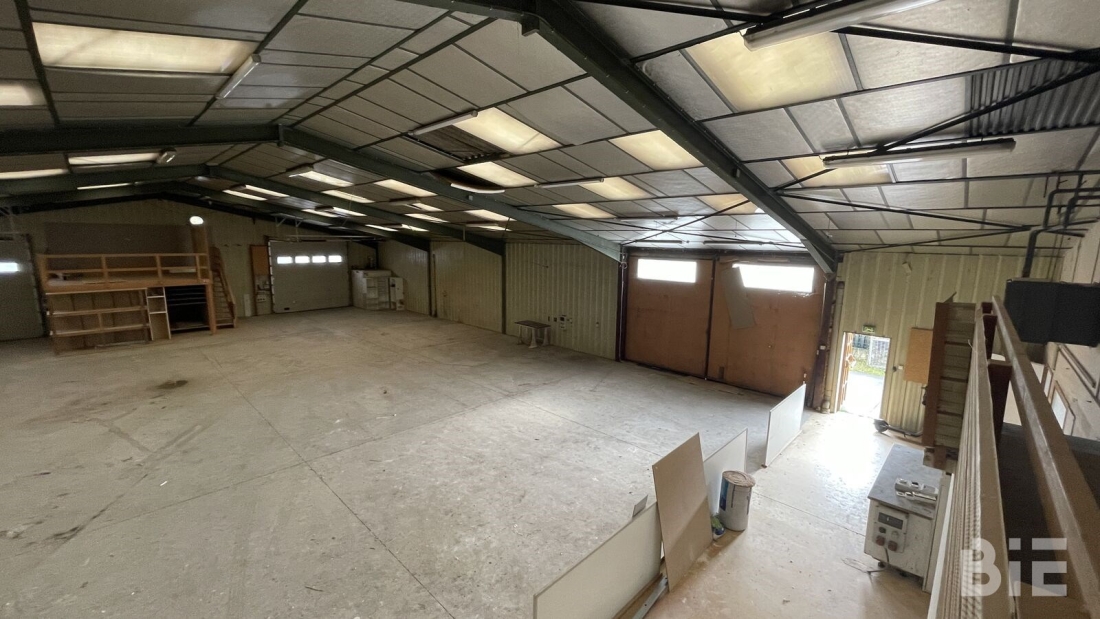 Photo 3 – Location entrepôts / activités	PESSAC (33600)