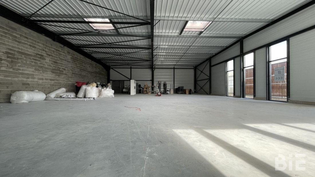 Photo 1 – Location entrepôts / activités	SAINTE EULALIE (33560)