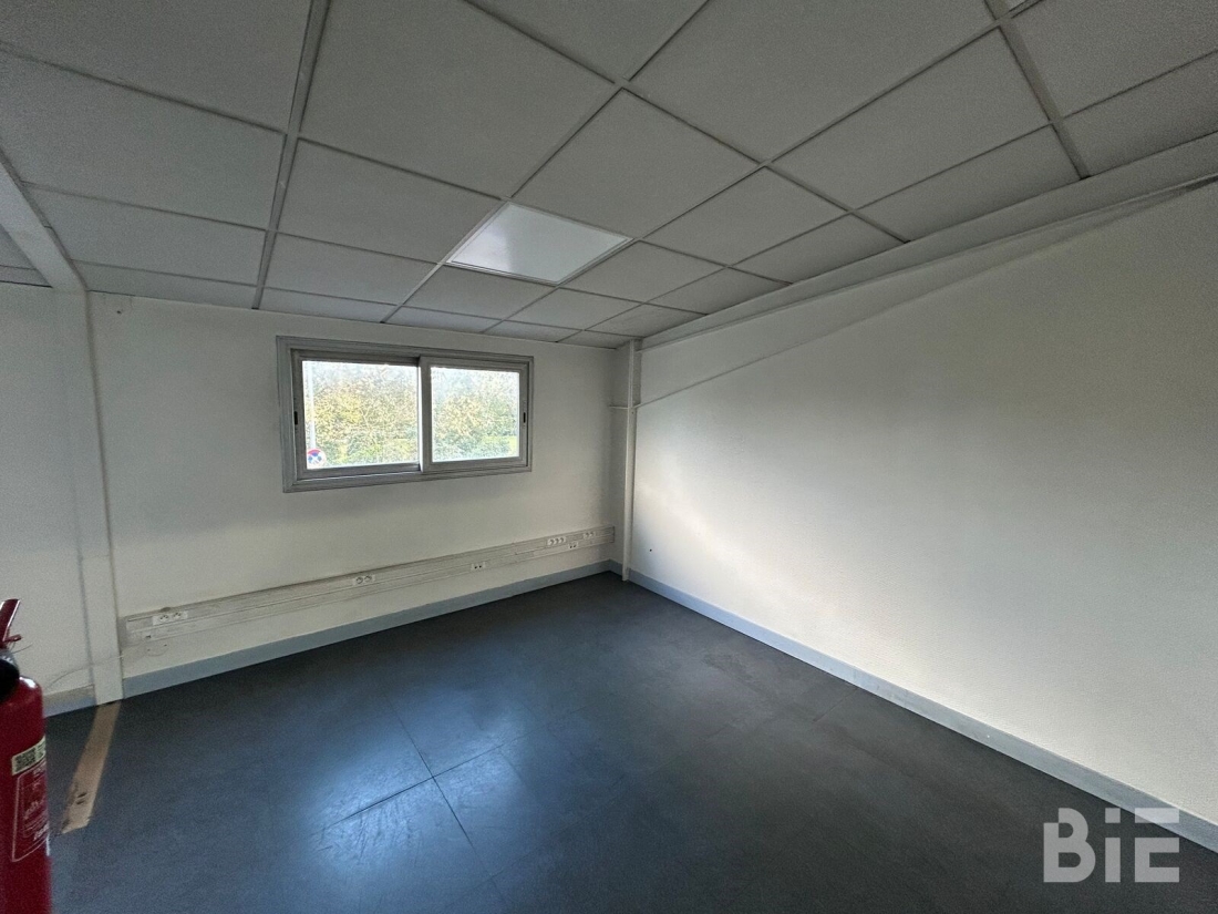 Photo 11 – Location entrepôts / activités	BEGLES (33130)