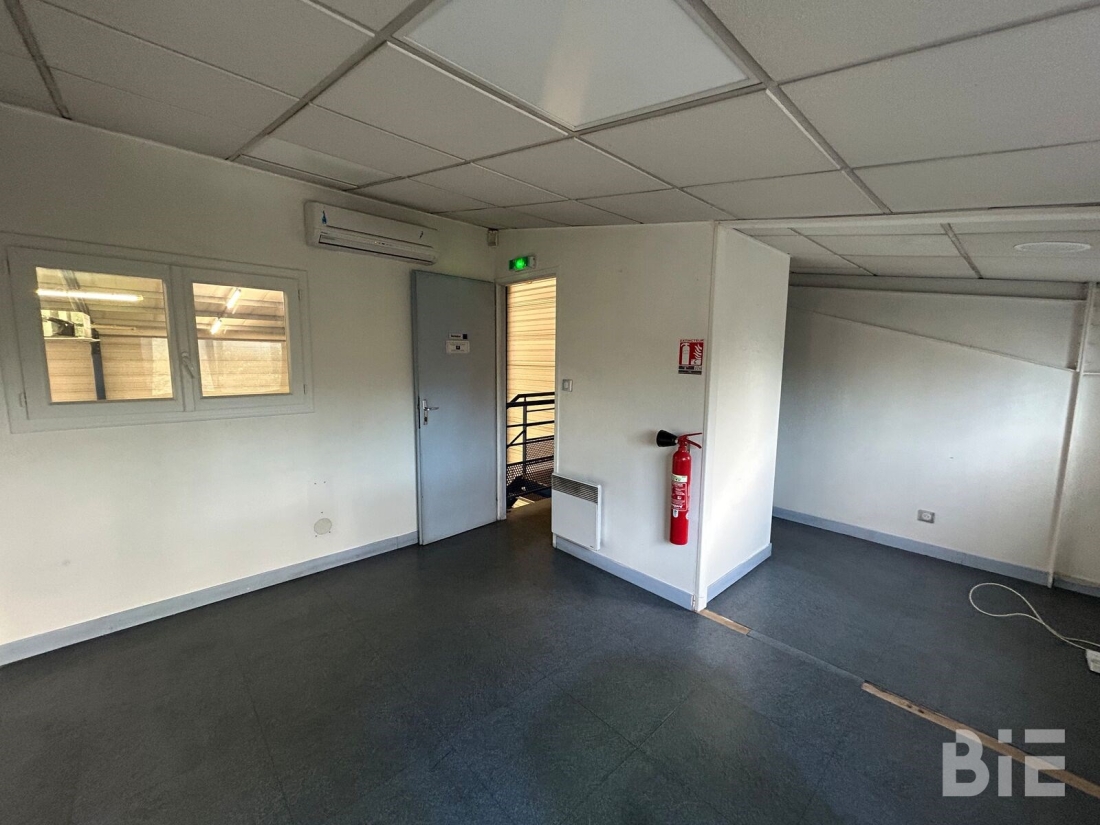 Photo 12 – Location entrepôts / activités	BEGLES (33130)