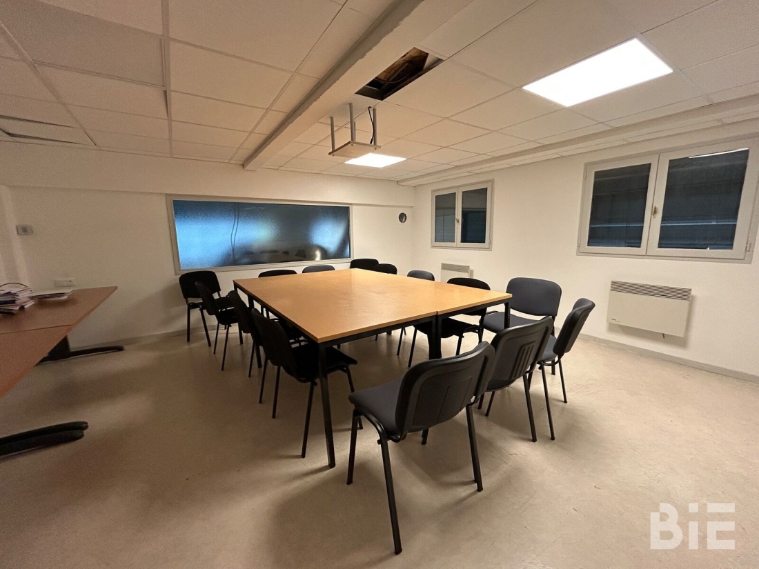 Photo 13 – Location entrepôts / activités	LE HAILLAN (33185)