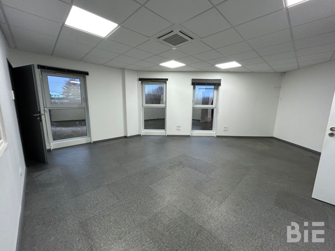 Photo 3 – Location bureaux	SAINT JEAN D'ILLAC (33127)