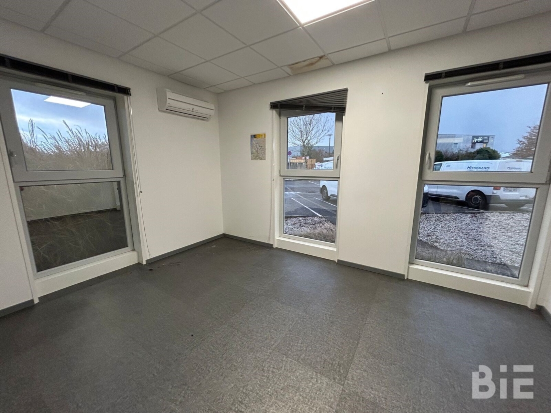 Photo 7 – Location bureaux	SAINT JEAN D'ILLAC (33127)