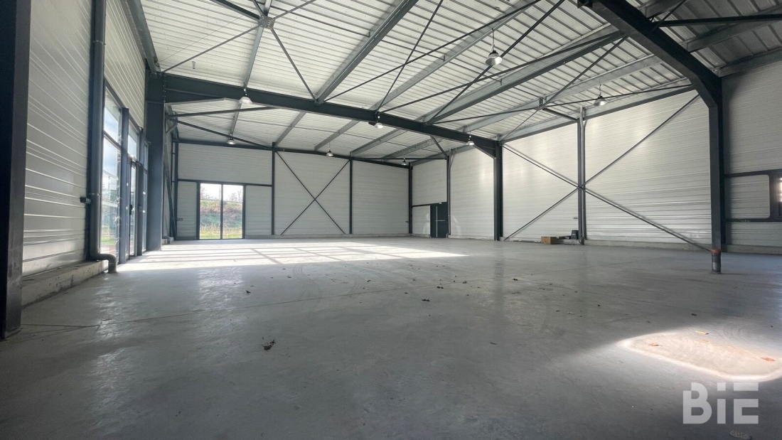 Photo 3 – Location entrepôts / activités	VILLENAVE D'ORNON (33140)