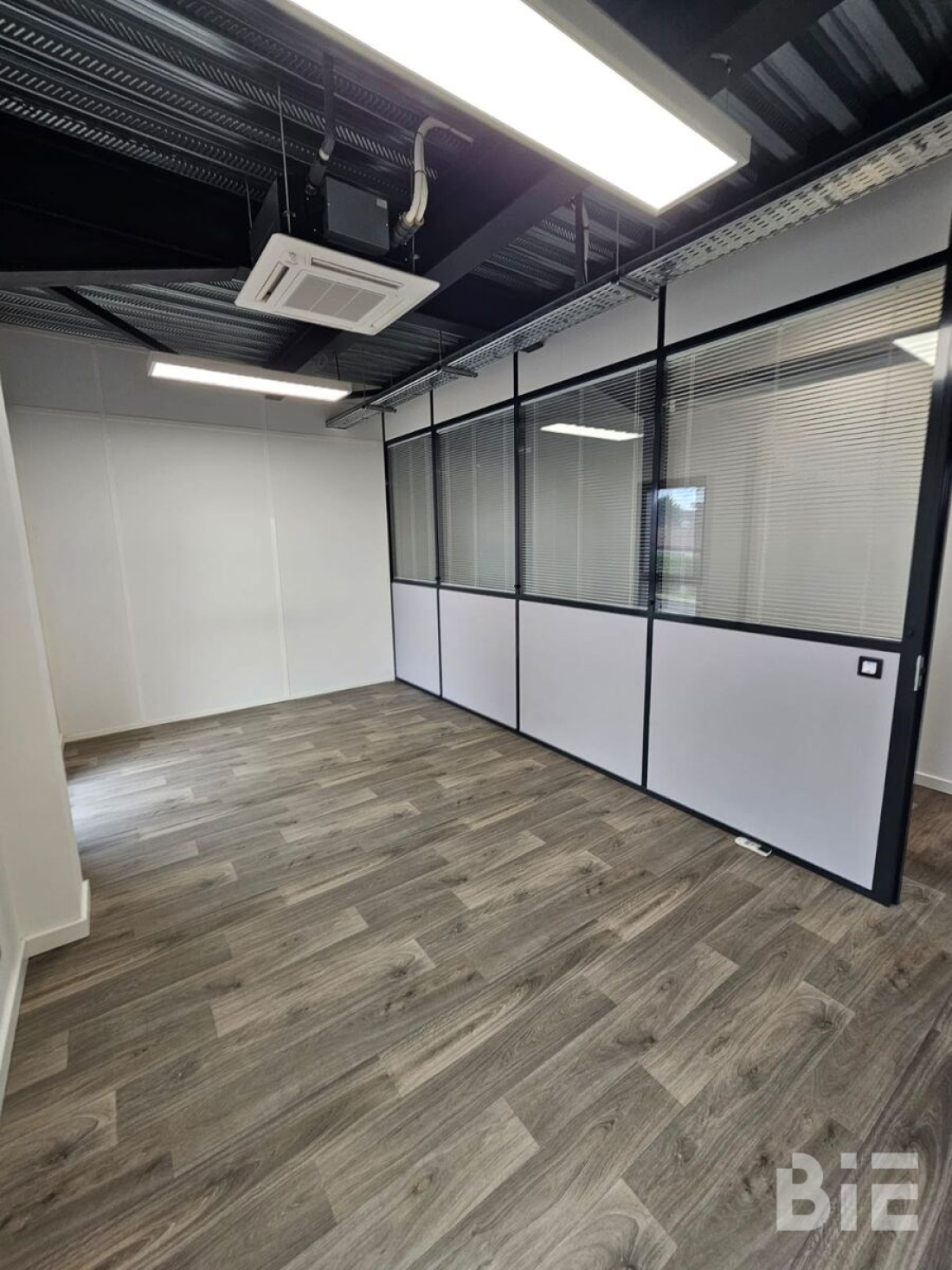 Photo 2 – Location bureaux	SAINT MEDARD D'EYRANS (33650)