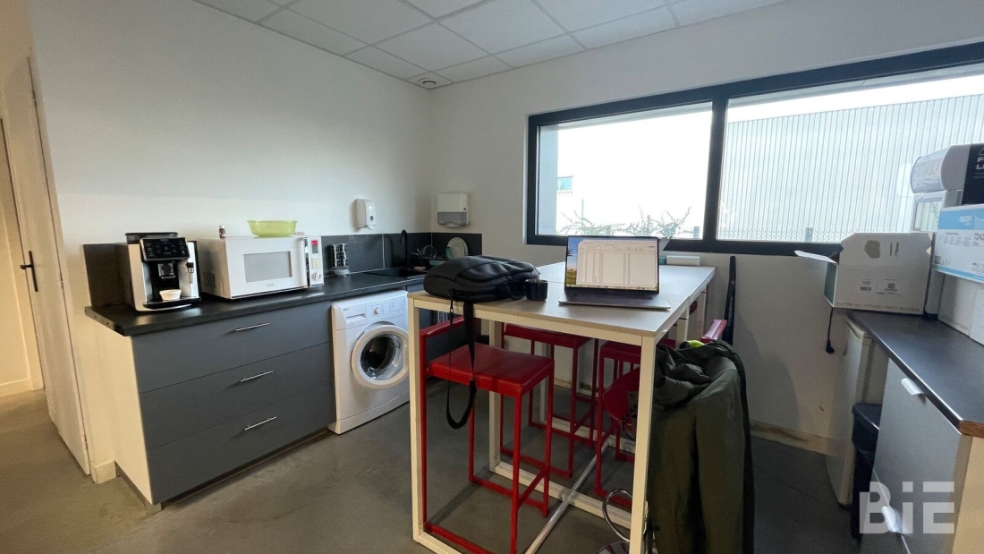 Photo 5 – Location entrepôts / activités	MERIGNAC (33700)
