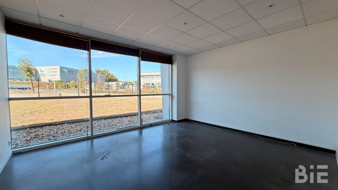 Photo 8 – Location entrepôts / activités	EYSINES (33320)