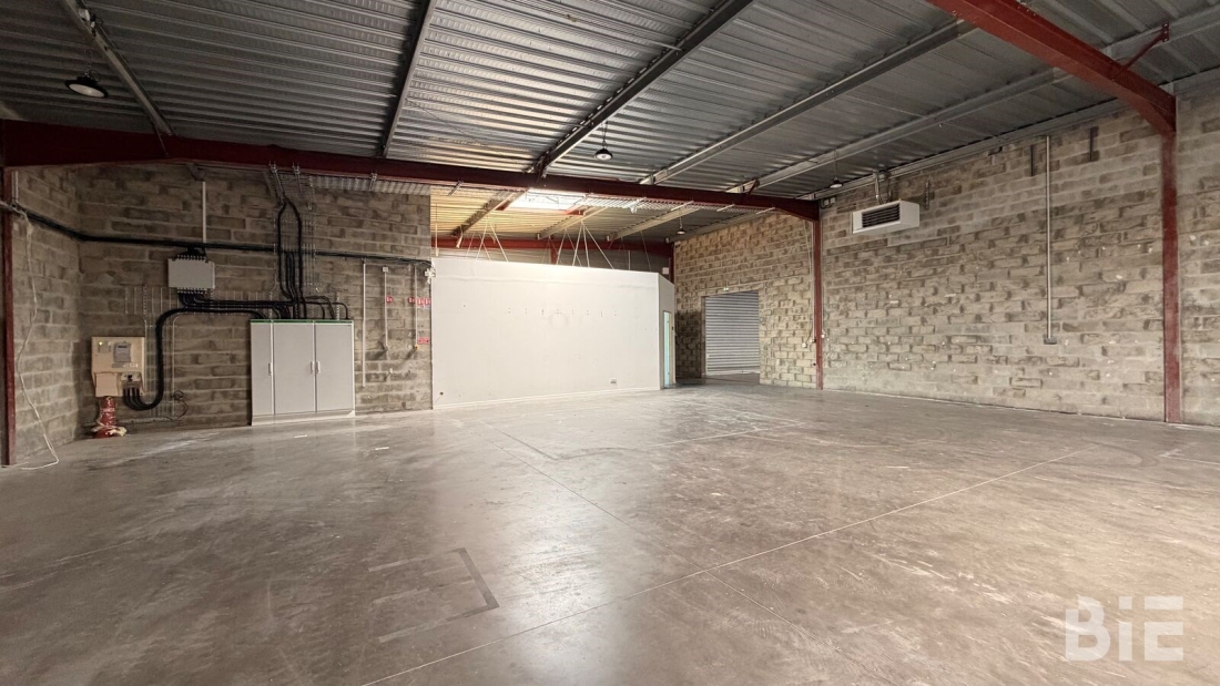 Photo 3 – Location entrepôts / activités	EYSINES (33320)