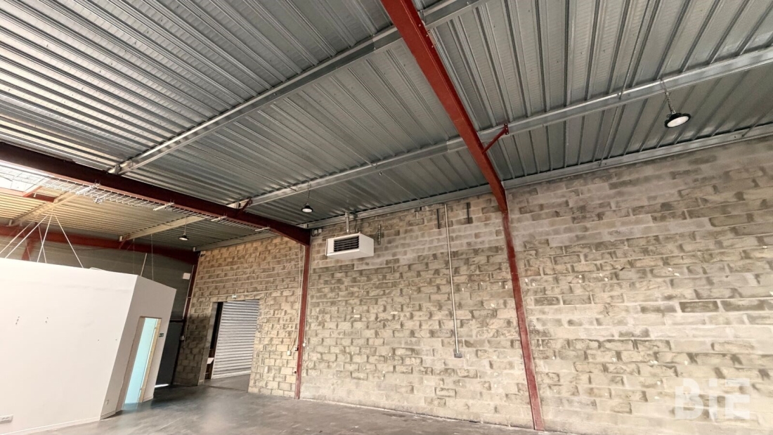 Photo 4 – Location entrepôts / activités	EYSINES (33320)