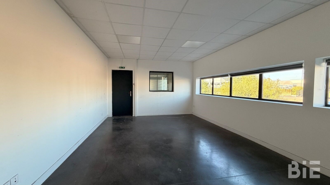 Photo 11 – Location entrepôts / activités	EYSINES (33320)