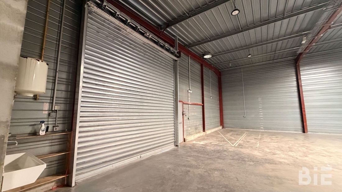 Photo 12 – Location entrepôts / activités	EYSINES (33320)