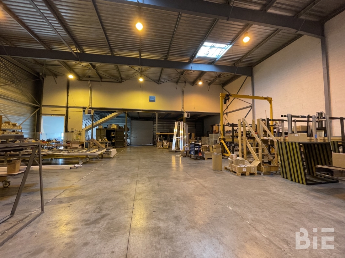 Photo 3 – Location entrepôts / activités	SAINT JEAN D'ILLAC (33127)