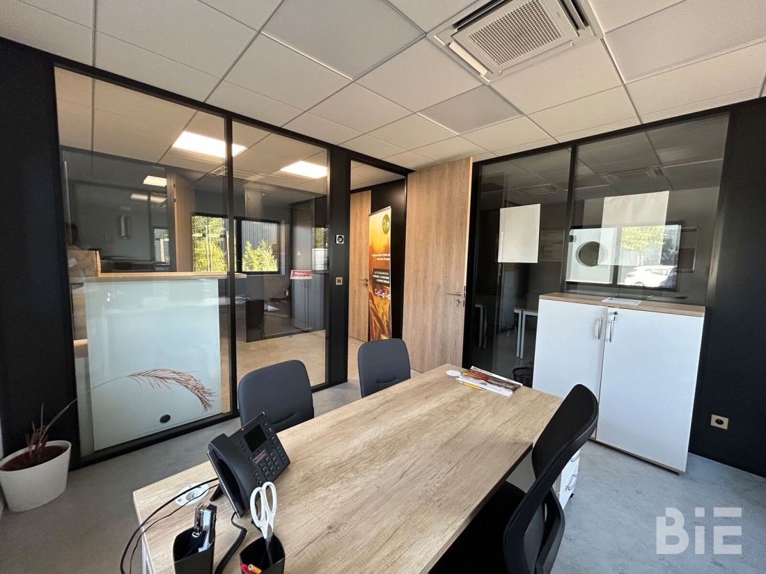 Photo 4 – Location entrepôts / activités	MERIGNAC (33700)