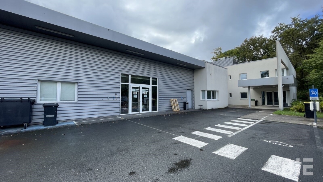 Photo 3 – Location entrepôts / activités	CANEJAN (33610)