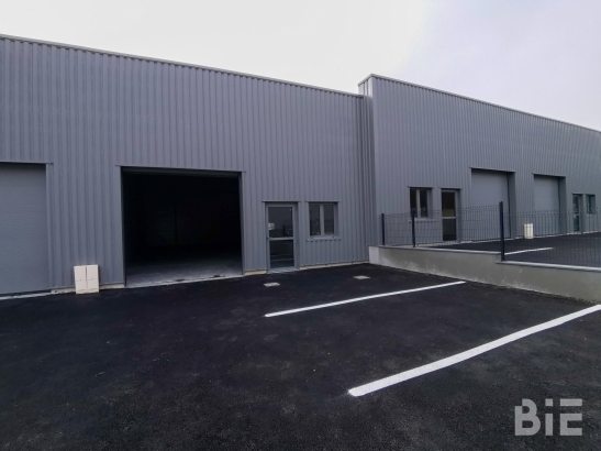 Photo 1 – Location entrepôts / activités	MONTUSSAN (33450)