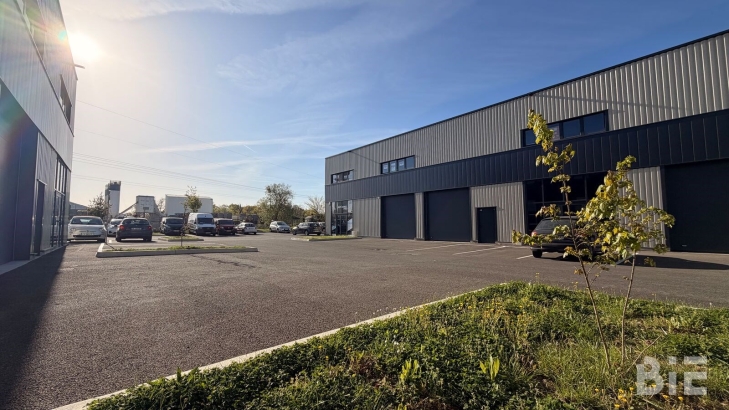 Photo 1 – Vente entrepôts / activités	ARTIGUES PRES BORDEAUX (33370)