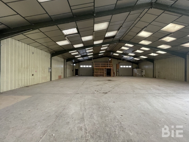 Photo 1 – Location entrepôts / activités	PESSAC (33600)