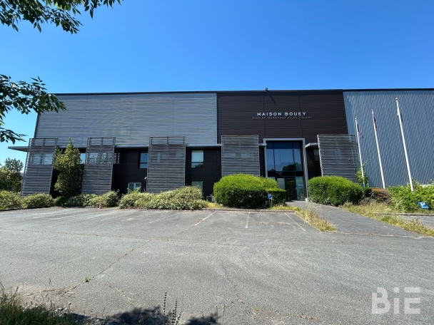 Photo 1 – Location entrepôts / activités	AMBARES ET LAGRAVE (33440)