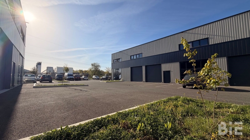 Photo 1 – Vente entrepôts / activités	ARTIGUES PRES BORDEAUX (33370)