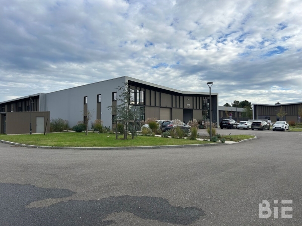 Photo 1 – Location entrepôts / activités	MERIGNAC (33700)