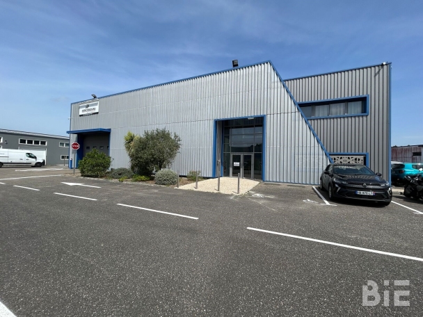 Photo 1 – Location entrepôts / activités	SAINT JEAN D'ILLAC (33127)